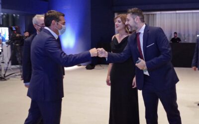 Με τον Αλέξη Τσίπρα στο 25ο Συνέδριο του Economist ο Γιάννης Σαρακιώτης